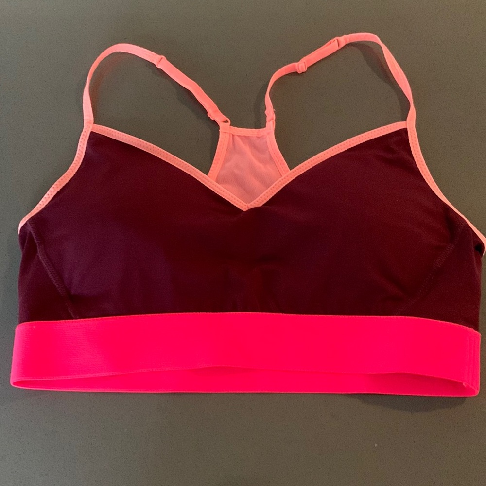 GapFit sports bra